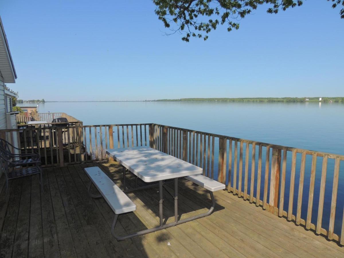 Angel Rock Waterfront Cottages Кейп-Вінсент Екстер'єр фото