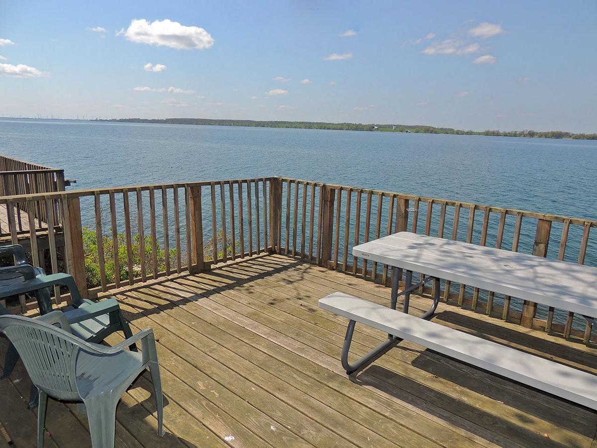 Angel Rock Waterfront Cottages Кейп-Вінсент Екстер'єр фото